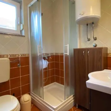 Lara Rab アパート *